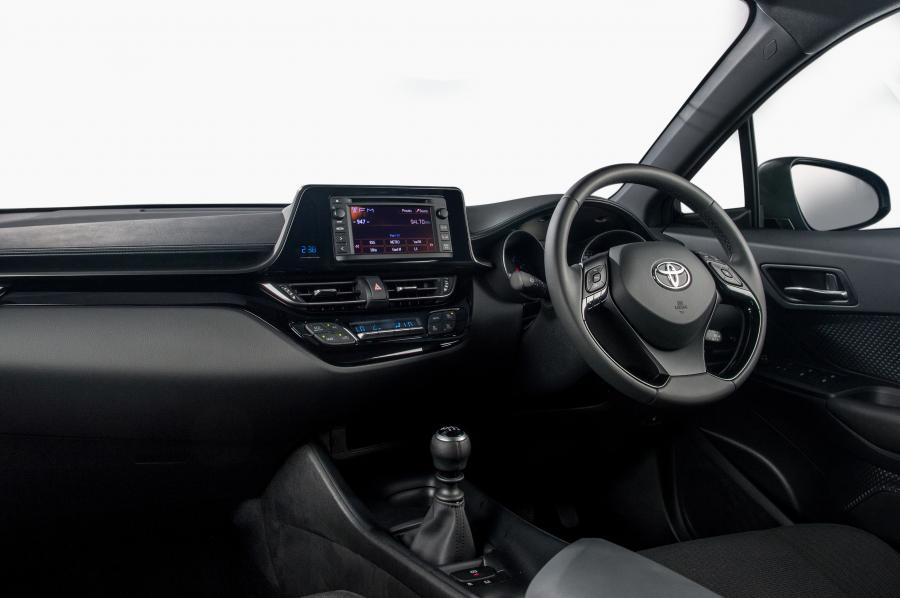 Интерьер Toyota C-HR 2017 года  (ZA) (фото 16 из 44)